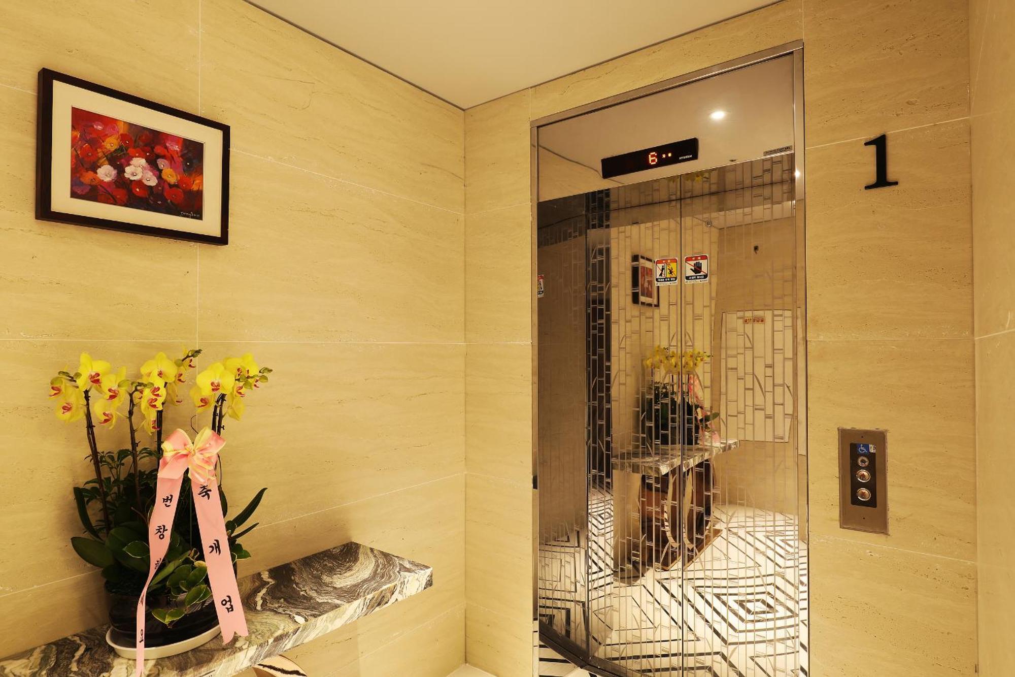 El Tower Hotel Gunsan Ngoại thất bức ảnh