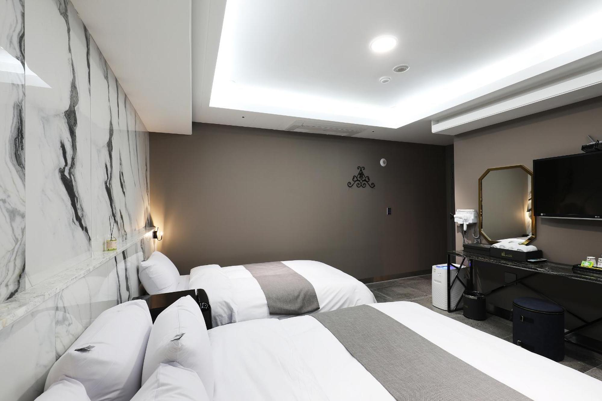 El Tower Hotel Gunsan Ngoại thất bức ảnh